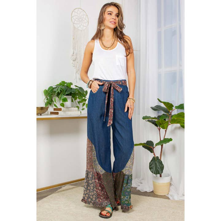 Young Threads - Vendita all'ingrosso Pantalone - Donna - Pantaloni a zampa di elefante in denim tinto a pezzi con patchwork stampato, stile boho1