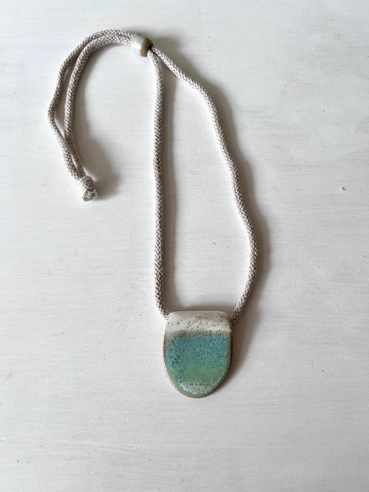 Eukalyptus Halv Oval Keramisk Halskæde for engroshandel hos Woodfolk