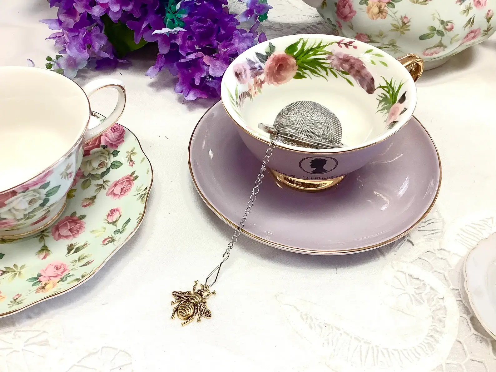 All Little Cute Things – wholesale Tea strainer/infuser – Tea Ball Infuser Regency. The Gold Bee3