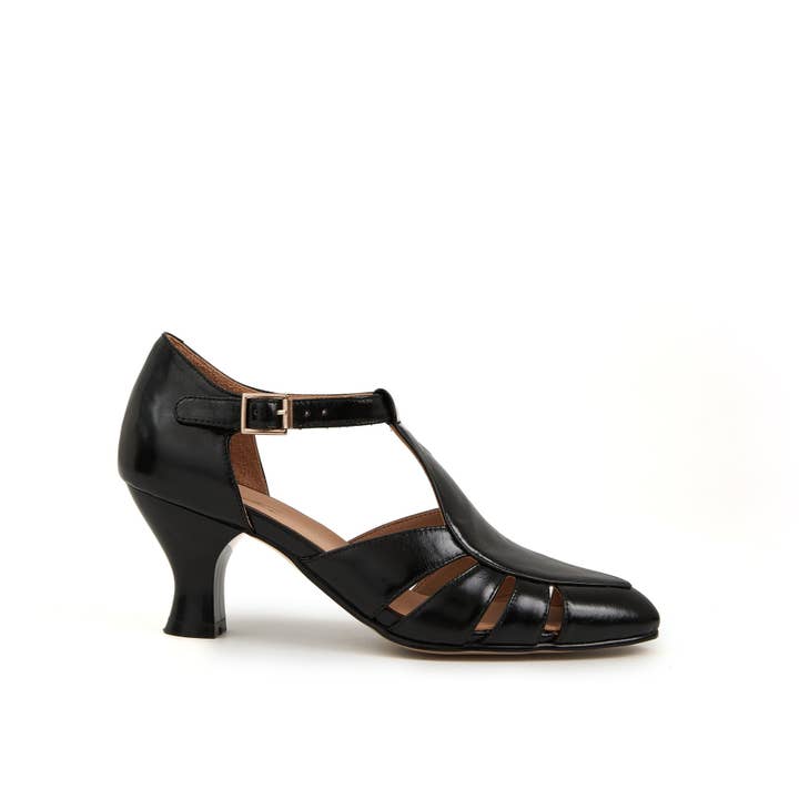 Vanessa Vintage Strap Sandal in Cow Leather-Black for wholesale by CUCTOS