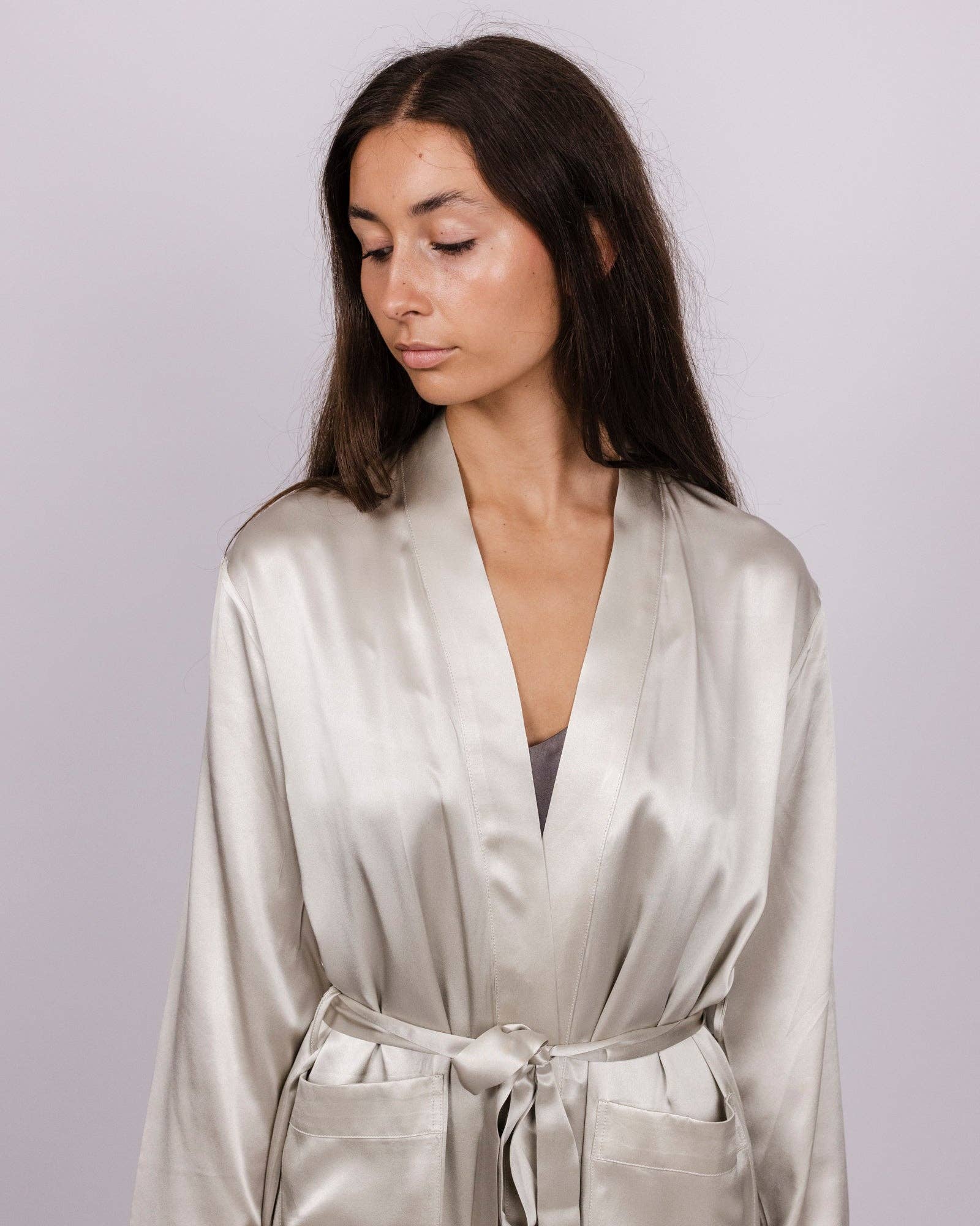 Silk Magnolia – wholesale Robe – Women's – SILK DRESSING GOWN PEARL GREY5