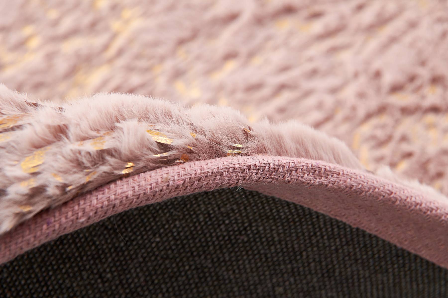 Amazing Rugs – Großhandel Teppichvorleger – Lily Dust abstrakter, goldvergoldeter Chinchilla-Kunstpelzteppich, Rosa8