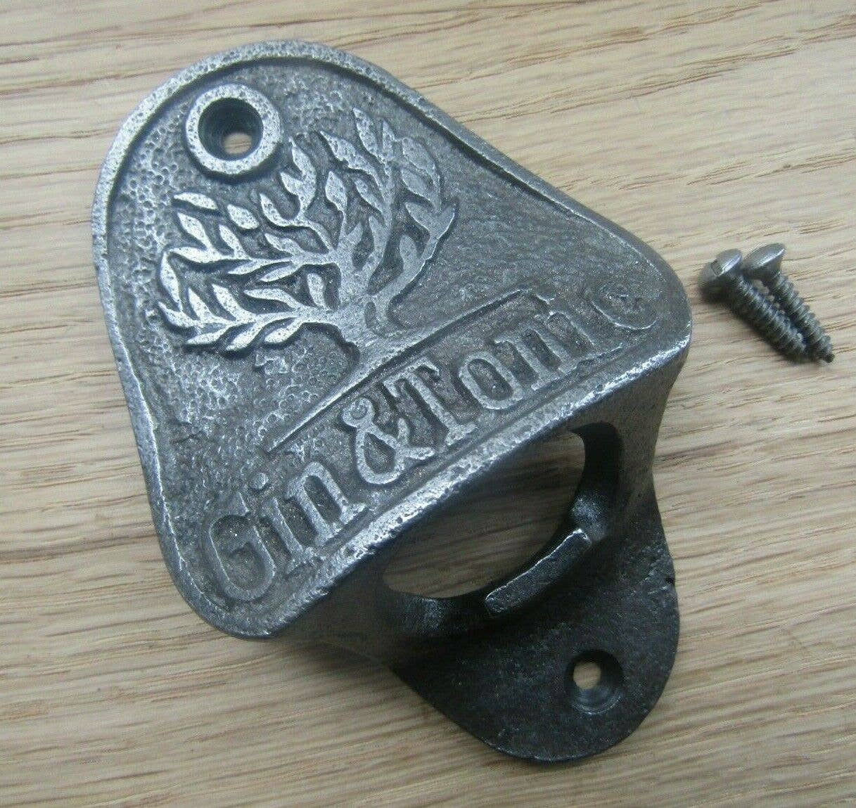 FIXINGS ** FREE P&P** 1 x BOTTLE OPENER 'BREW DOG' CAST IRON WALL MOUNTED 