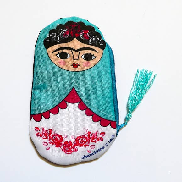 Monedero matrioska con ilustración original de Frida Kahlo, color aqua para venta al por mayor de Chunchitos