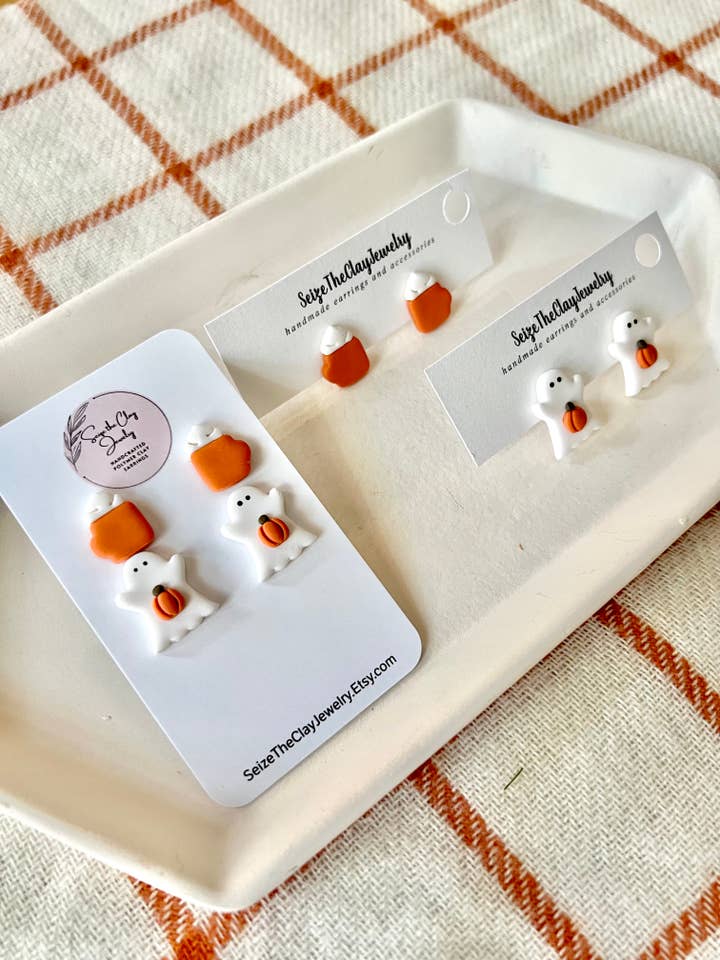 Orecchini Pumpkin Ghost, Orecchini Pumpkin Spice, Orecchini a tazza per la vendita all'ingrosso da parte di SeizeTheClayJewelry