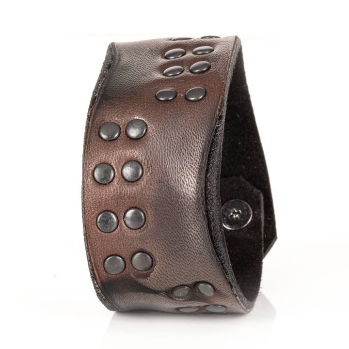 Rebel Stud Leren Manchet Handgemaakte Bruine Heren Armband voor wholesale door The Dark Men
