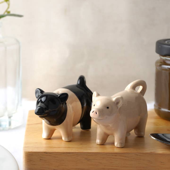 CGB Giftware - Wholesale Salt & Pepper Shaker Set - Great British Pork Co. Pig Shakers