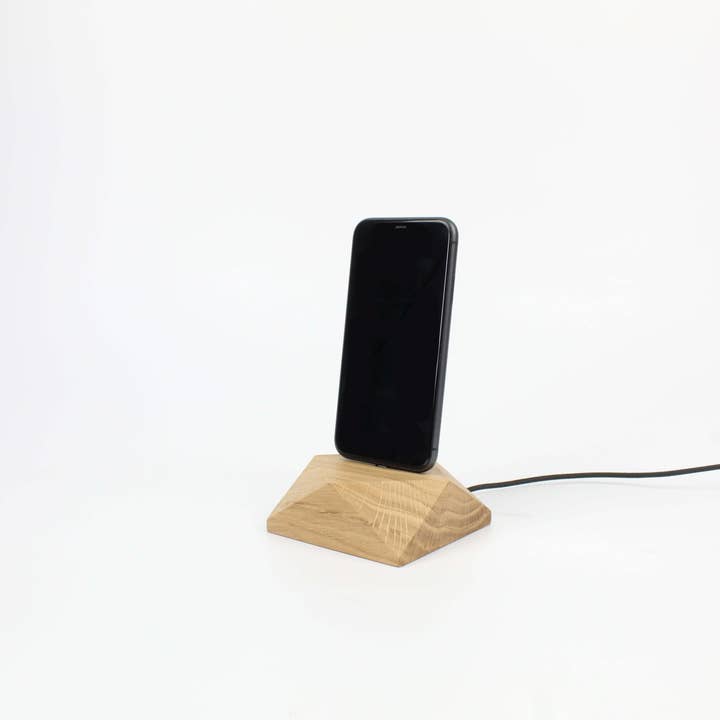 Station d'accueil pour téléphone - Chêne pour la vente par Chopzwood