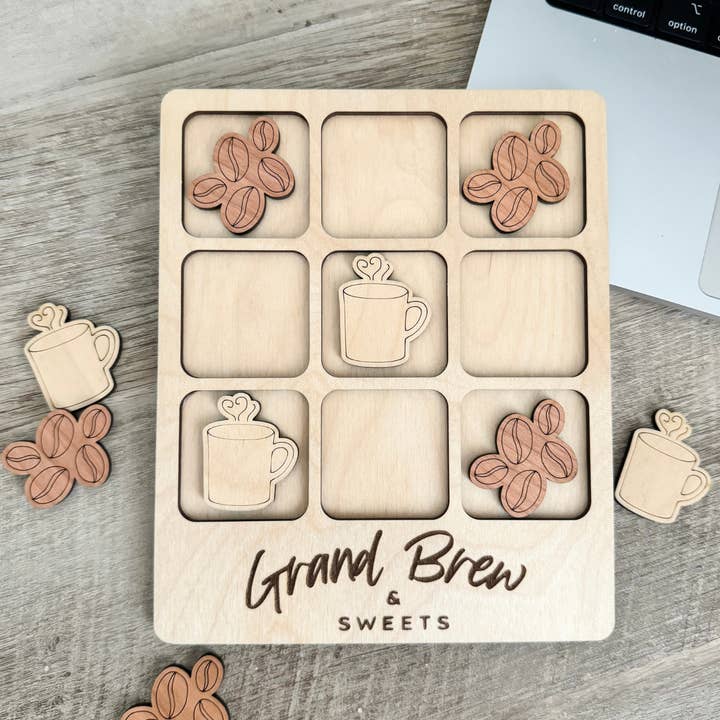 Gioco Tic-Tac-Toe PERSONALIZZATO | Logo aziendale, regalo aziendale per la vendita all'ingrosso da parte di Birch House Games & Gifts