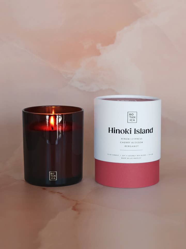 Firma: Candela Isola di Hinoki | 12oz. per la vendita all'ingrosso da parte di BOTANICA