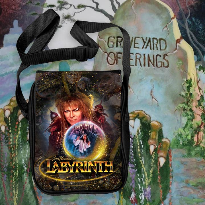 Labyrinth Crossbody för wholesale av Graveyard Offerings
