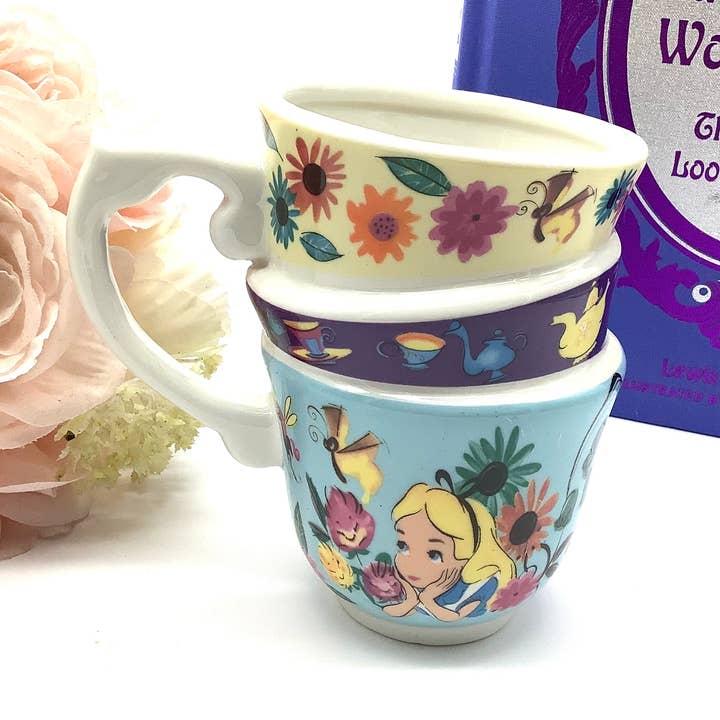 Tasses à thé. Tasses à thé empilées Mad Tea Party pour la vente par All Little Cute Things