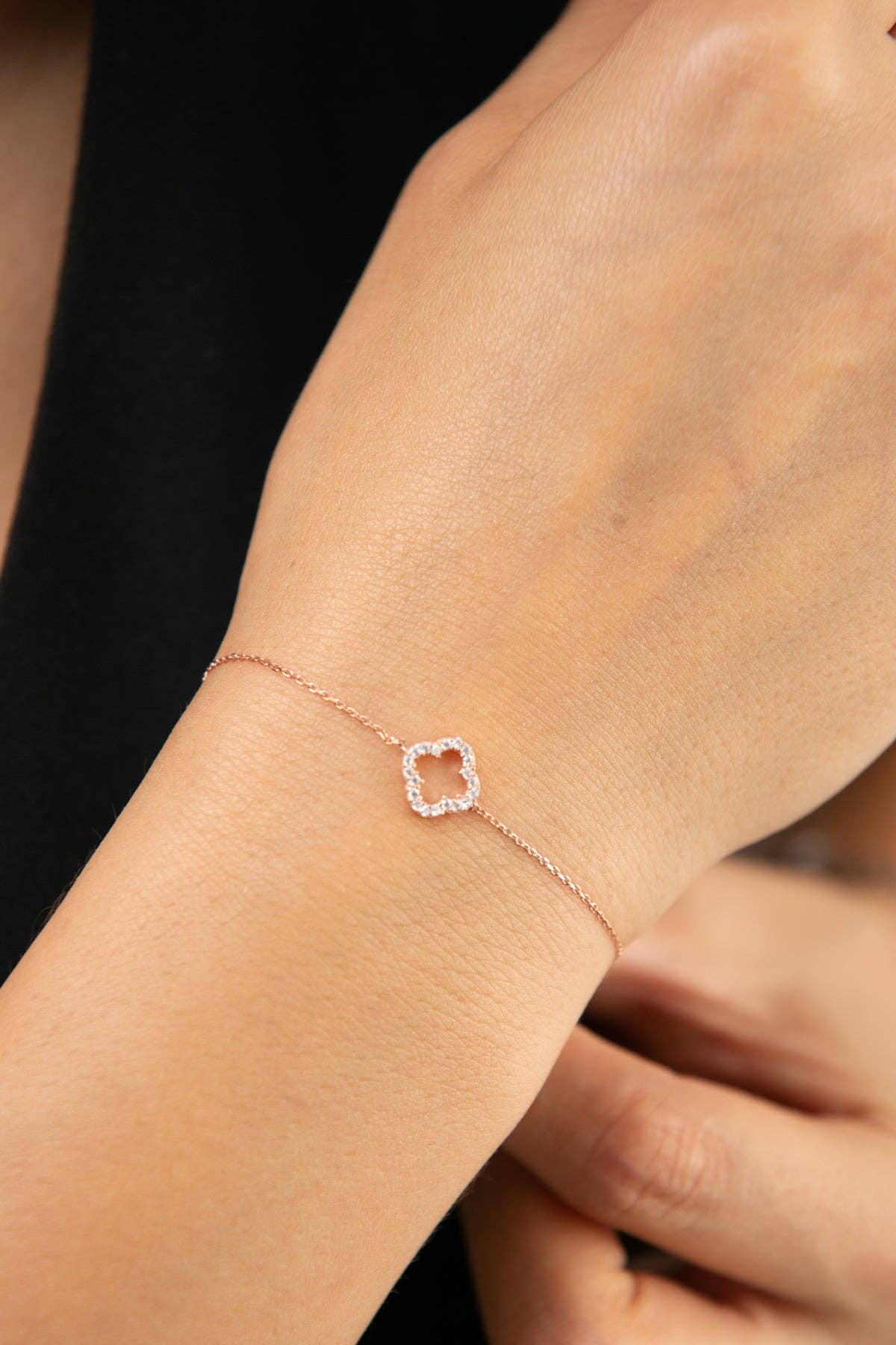 Volenia Silver – wholesale Berlockarmband – Damarmband i 925 sterlingsilver med klöverberlock1