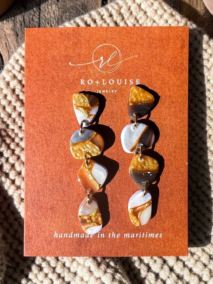 Woestijnzon-oorbellen voor wholesale door Ro + Louise Jewelry