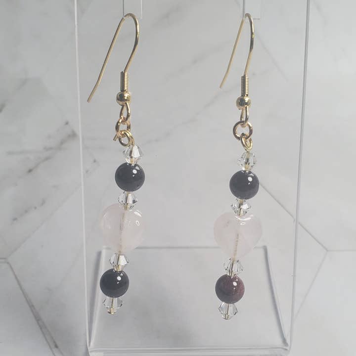Boucles d'oreilles en pierres précieuses : Quartz rose et cristal pour la vente par Thorneapple Designs