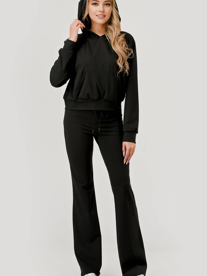 Conjunto de 2 piezas: sudadera con capucha y pantalones acampanados con cordón para mujer para venta al por mayor de REDFINCH APPAREL INC