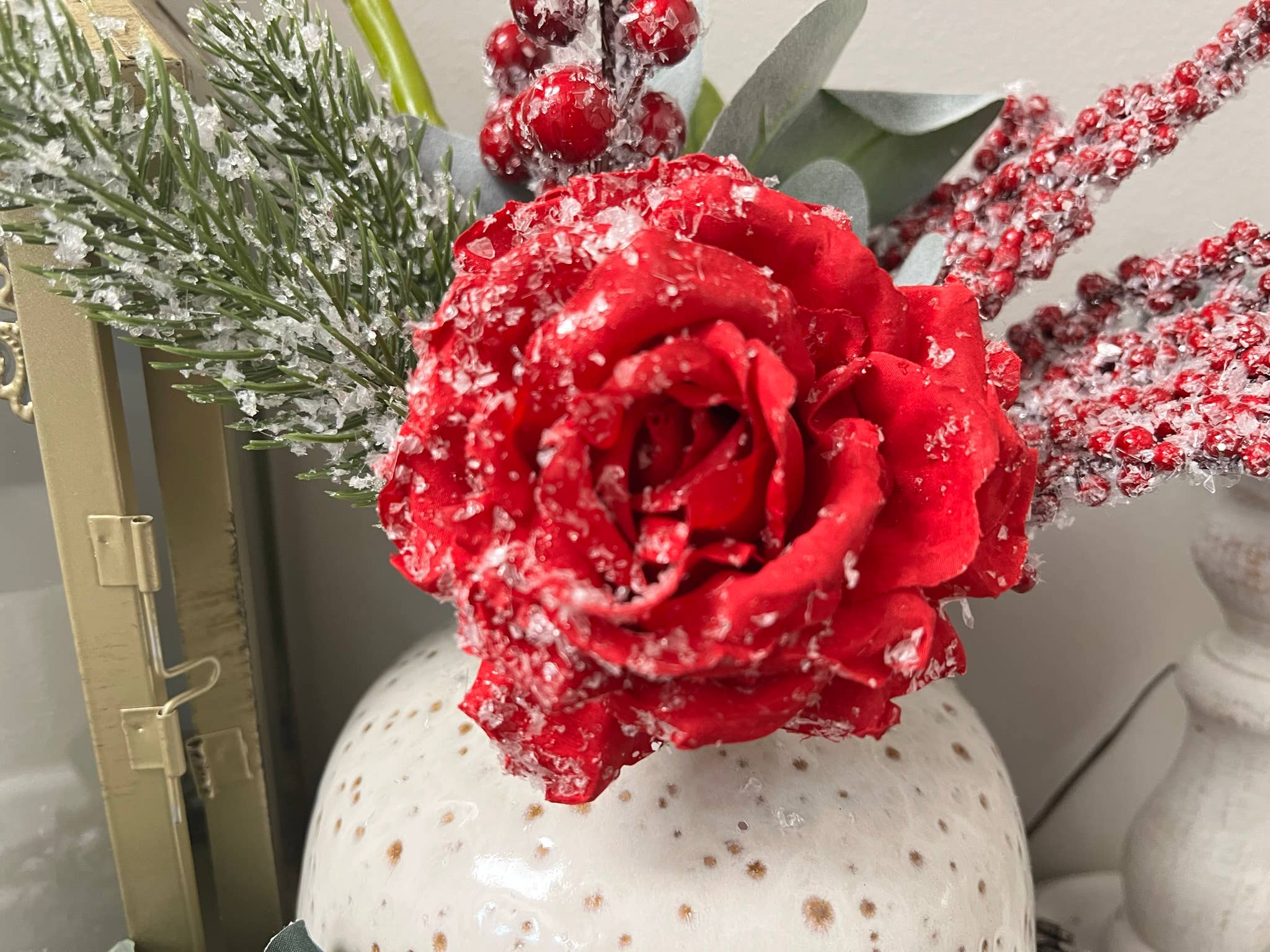 Angel Isabella - Vente Fleurs artificielles - Tige de Rose en Soie Neigeuse de 15 pouces – Décoration de Fêtes d'Hiver5