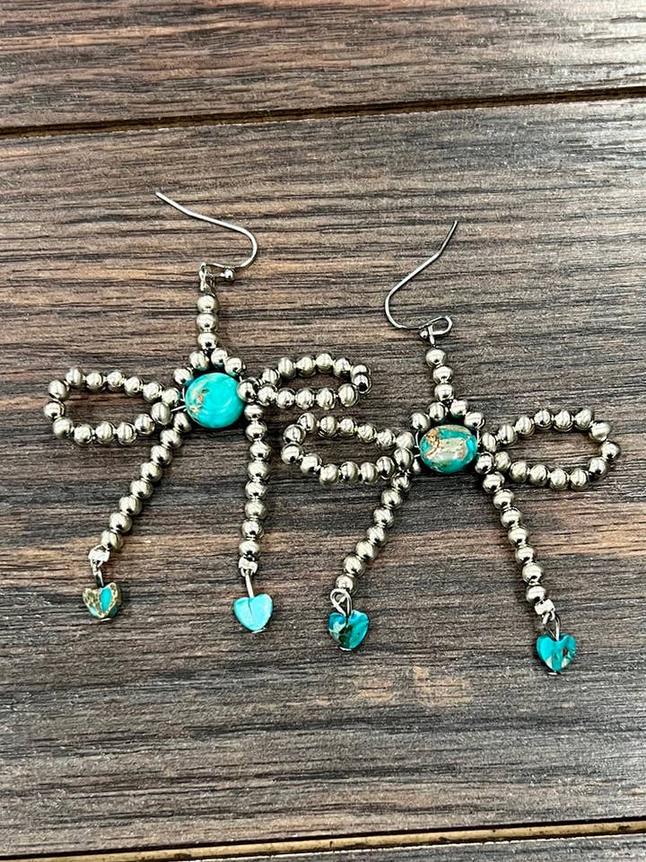 726462, Handgemaakte 4mm Zilveren Navajo Boogoorbellen voor wholesale door ISAC Trading Inc