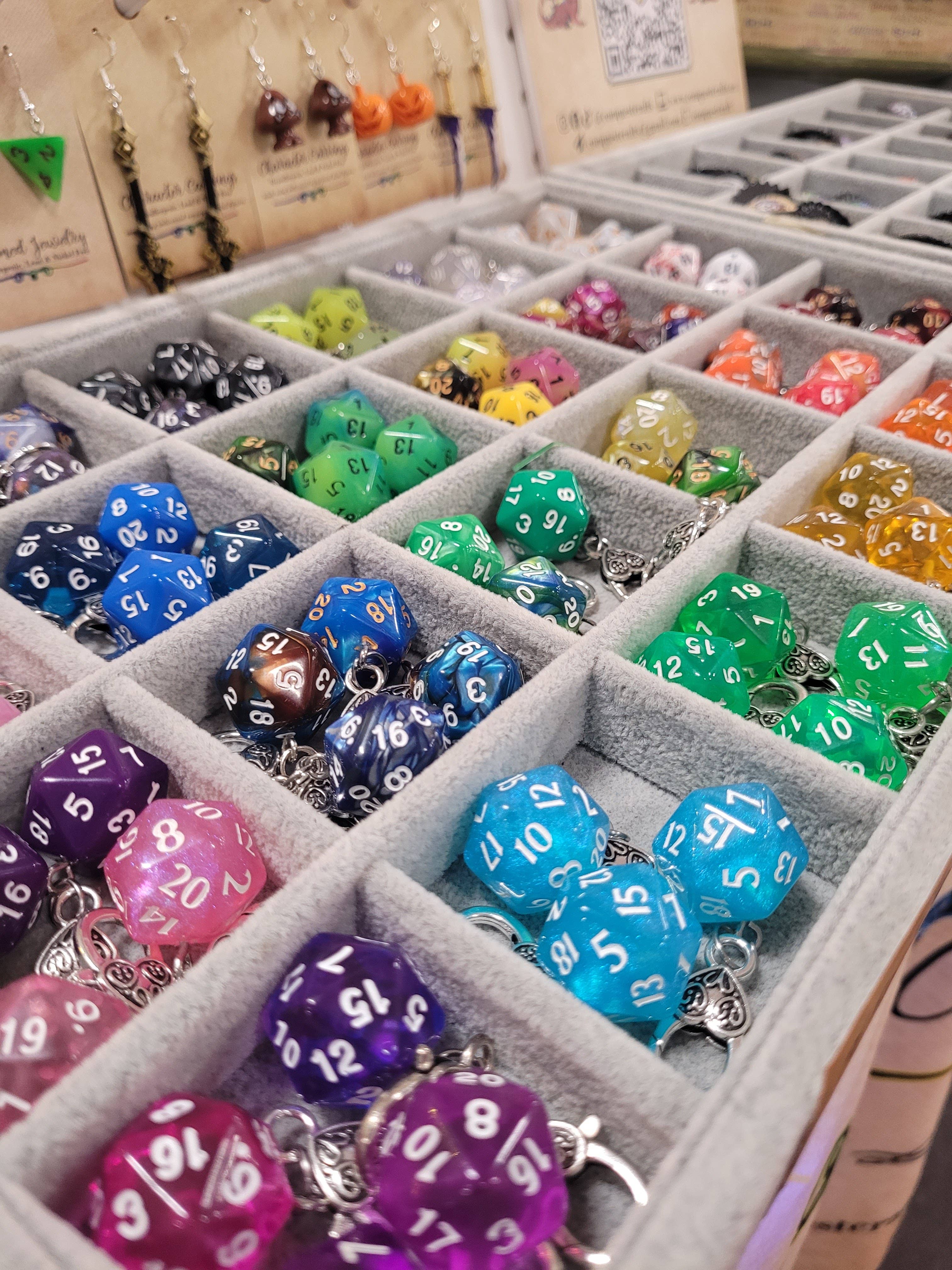 Con-Quest Crafts - Vente Porte-clés – unisexe - Porte-clés D20 en forme de dé TRPG avec mousqueton – Accessoires pour sacs et badges15