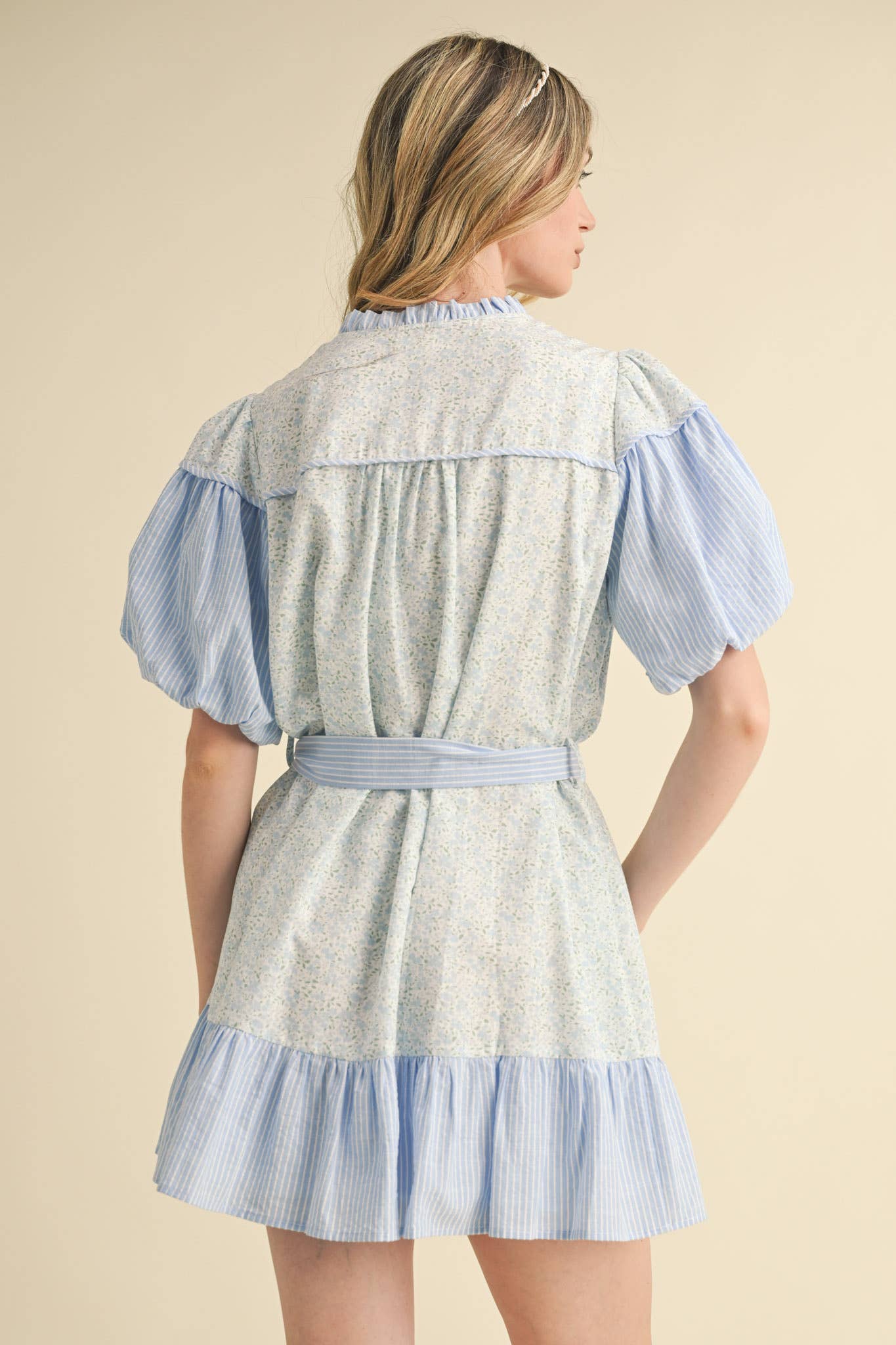 &MERCI – Engroshandel Kjole - Dame – MØNSTRET KJOLE MED FLÆSER MINI MDR38555