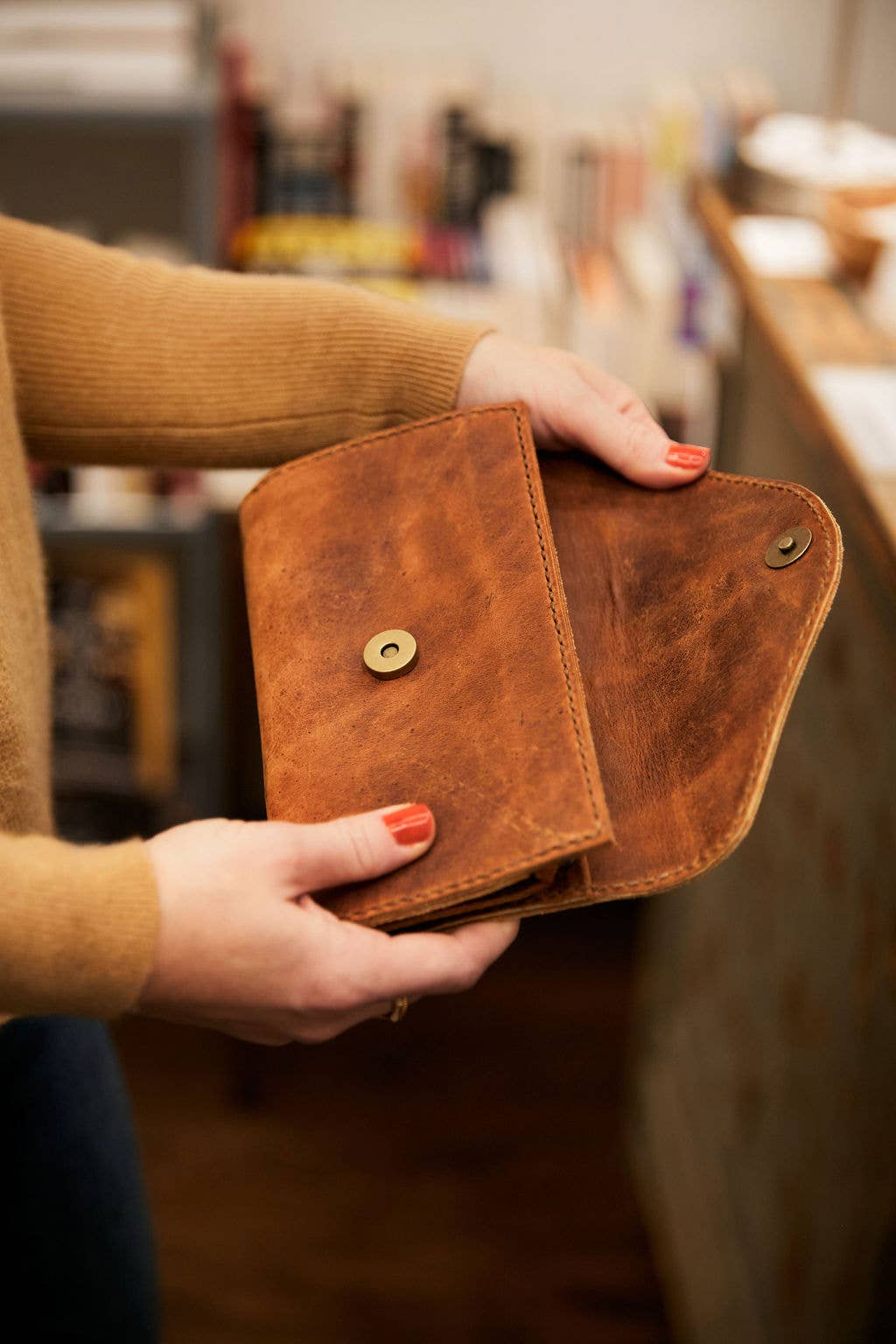 Lazarus Artisan Goods - Wholesale Wallet - Women's - Reina Wallet | Leather Goods | Artisan Made | Ethical10