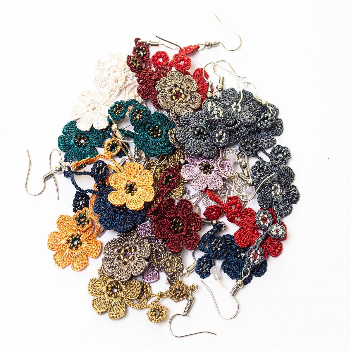 Silk Wool and Bijoux - Vendita all'ingrosso Orecchini pendenti - Orecchini a Fiore Violetta all’Uncinetto in Seta6