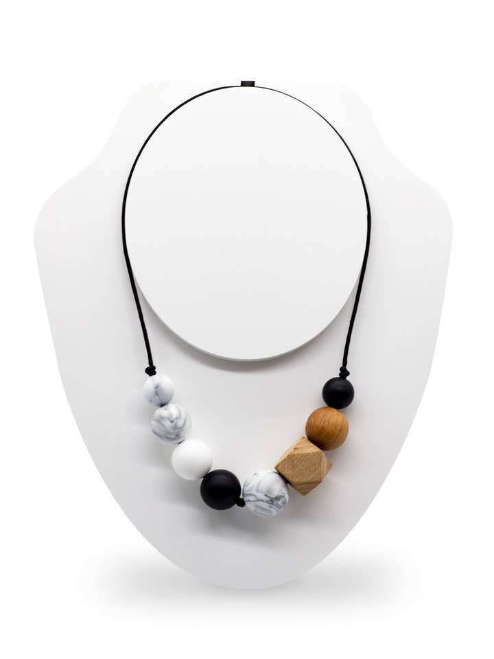 Breastfeeding chain mamakette || Boston for wholesale by Kristin Weiss Manufaktur