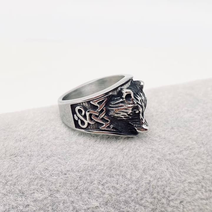 Mio Queena - Wholesale Signet Ring - Vintage Celtic Wolf Head Stainless Steel Ring - MJ/MR
