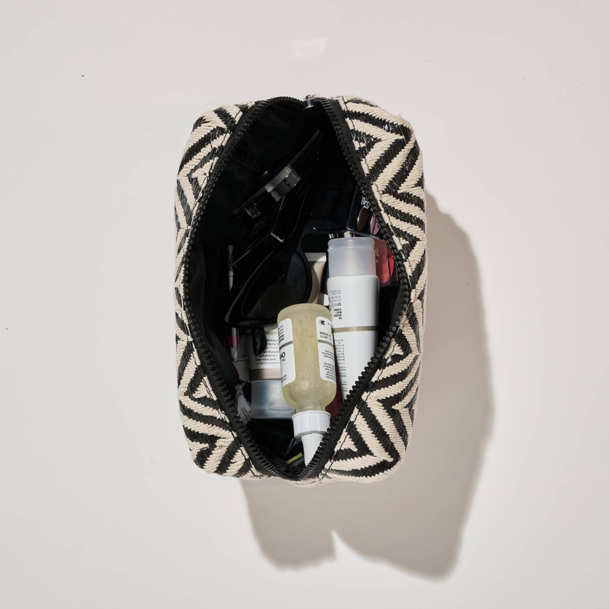 Negro Blanco Neceser Cosmético Chevron Chic de venta al por mayor en Faire1