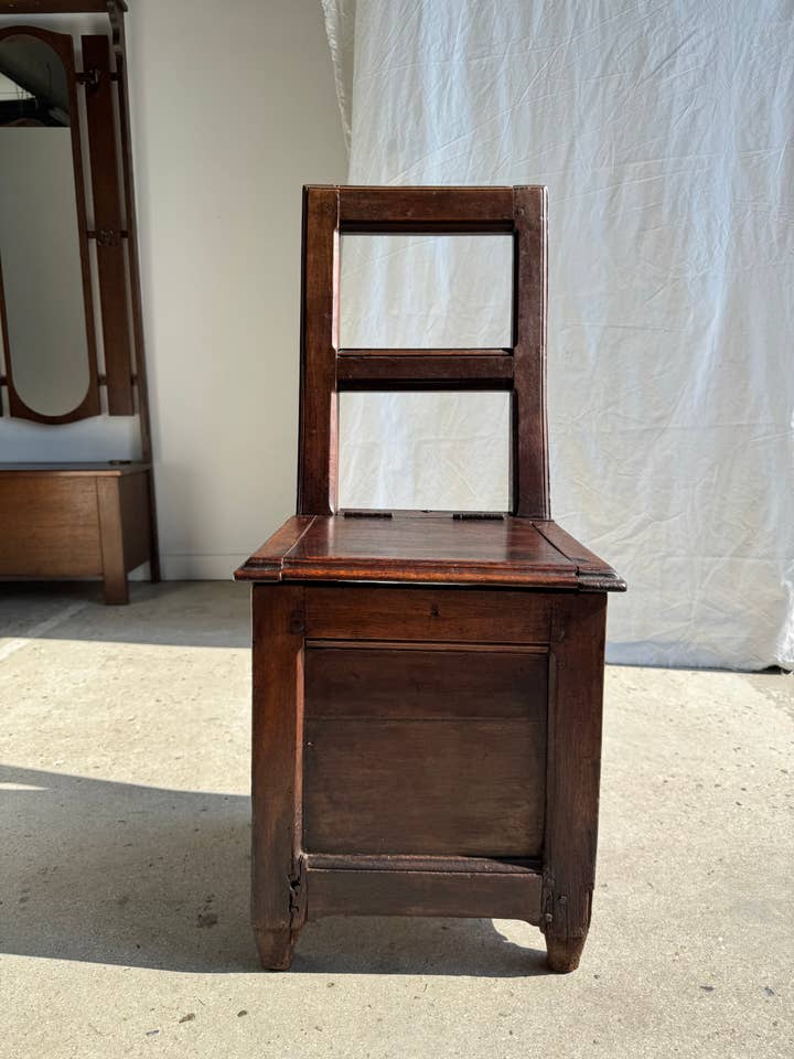 Antiker Truhenstuhl aus Eiche für den Großhandel von Office Objets