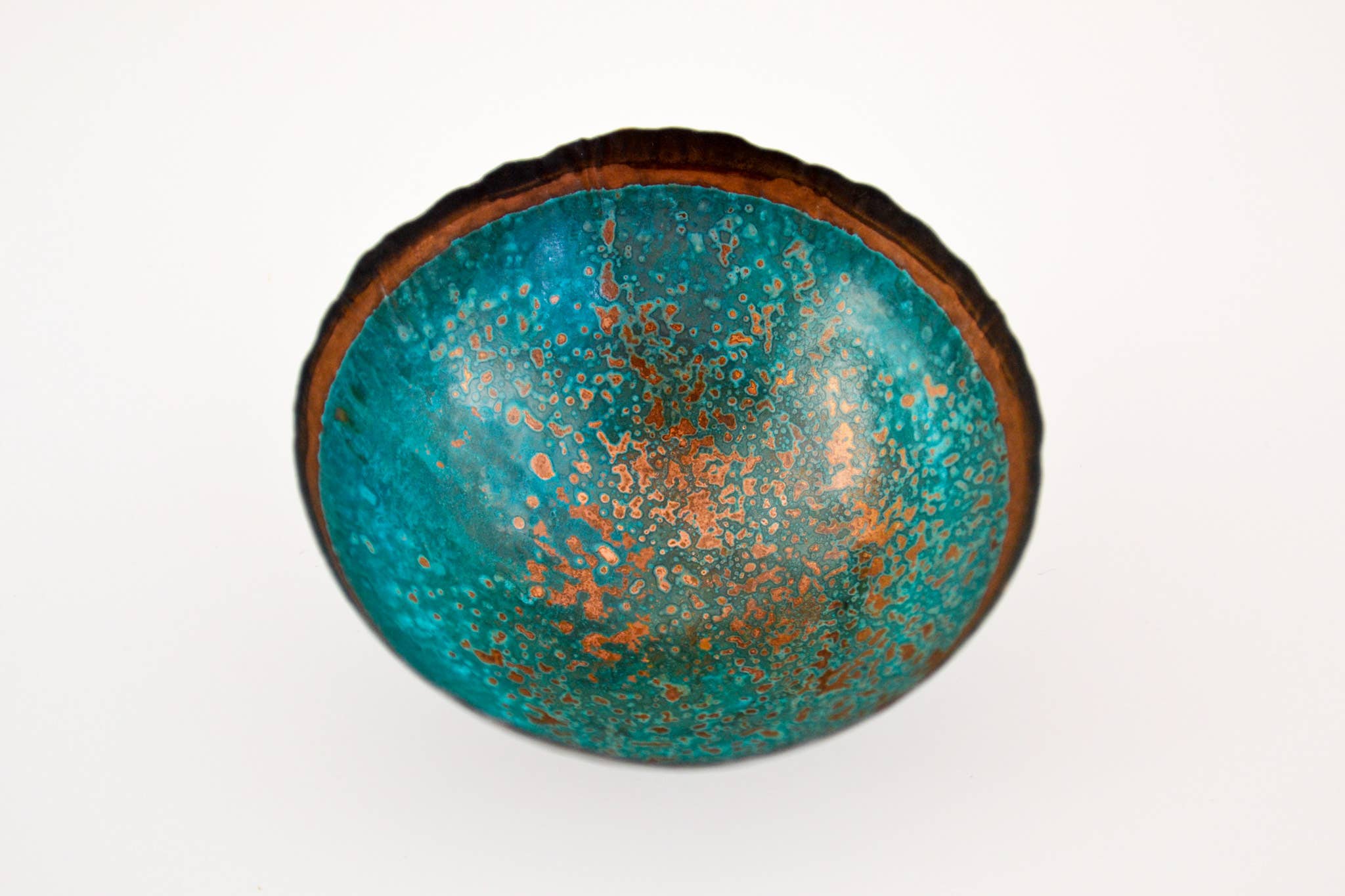 Stephanie Hopkins - Vente Assiettes/plats/bols de décoration - Bol en cuivre patiné Black Edition2