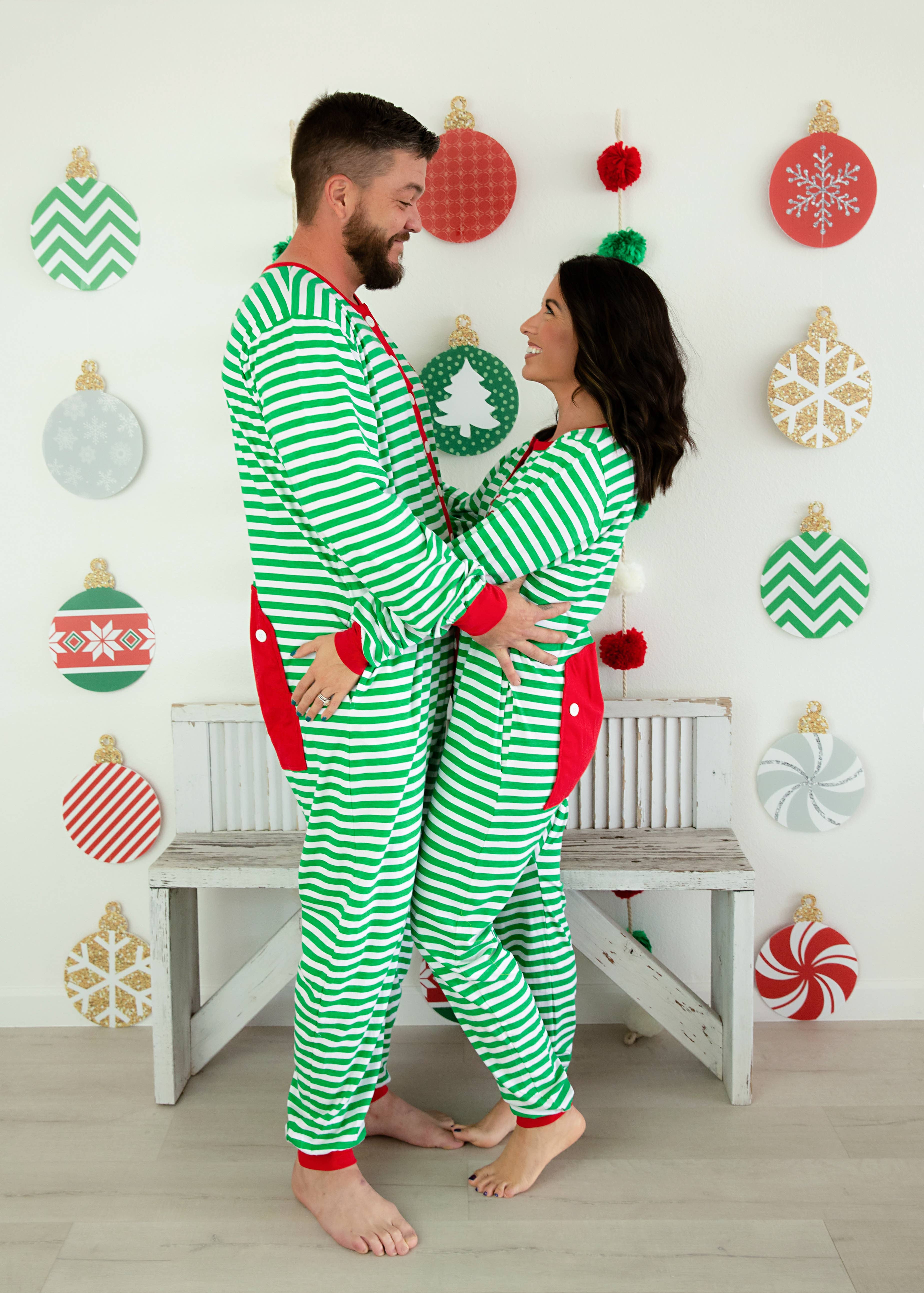 Love That Cotton – wholesale Pyjamas - Unisex – Vuxen Faux Flap Jul Jammies - Grön och Vit0