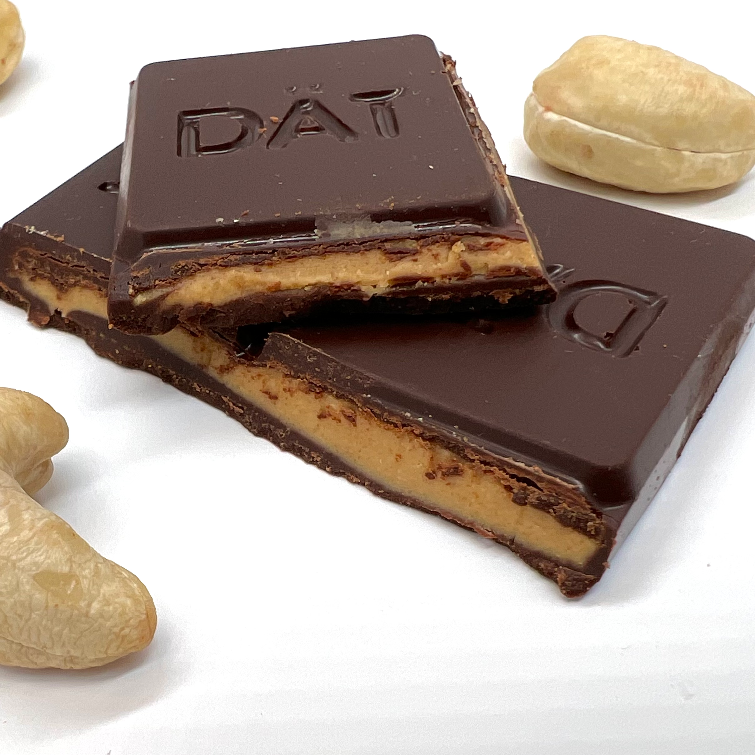 NUTSÓLA - Wholesale Chocolate Bar - Cashew Butter Dark Chocolate3