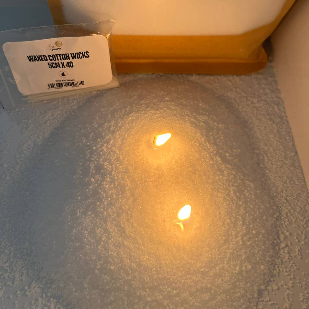 VIE – Großhandel Bastelzubehör – Vie Candle Snow, 500 g, 40 Kerzendochte6