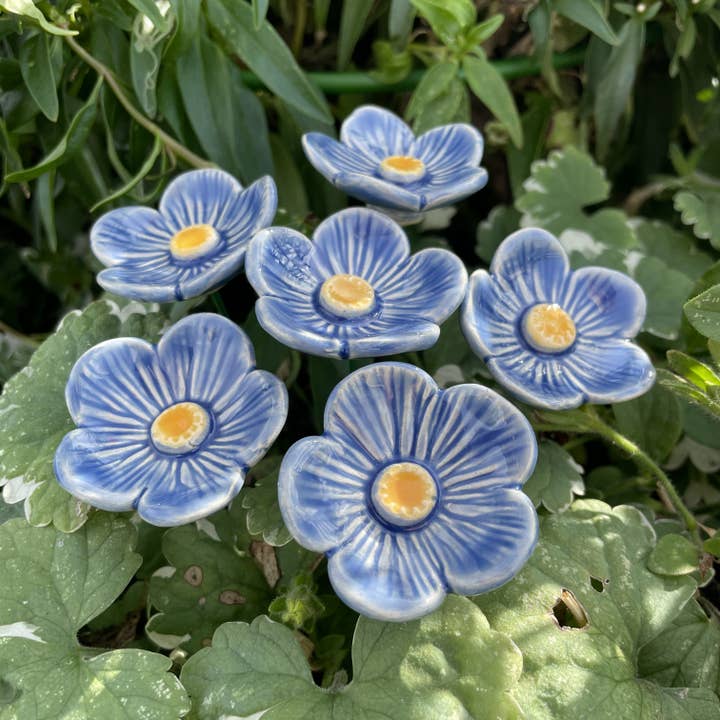 Pannonhem AB. – wholesale Garden/lawn stake – Ceramic Light Blue Plum blossoms,Plant stake3