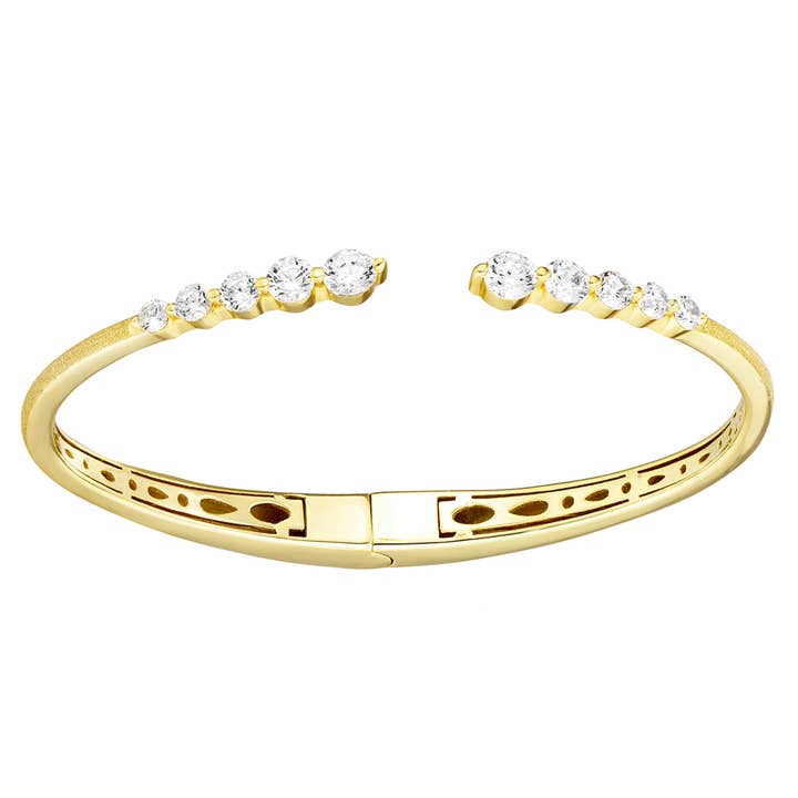 Bracelet à charnière en argent sterling plaqué or mat avec zircone cubique blanche pour la vente par Dlux Jewels