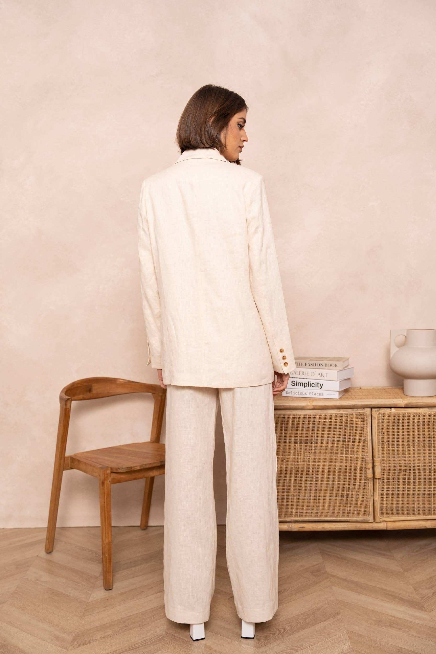 Attentif Paris - Venta al por mayor Blazer - Mujer - [De lino] Chaqueta blazer de corte recto en lino de calidad superior23