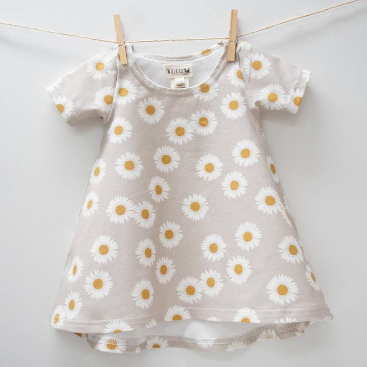 Vestido- bebé/criança/criança Chickadee Swing Dress Margaridas por atacado de Willbirdbaby