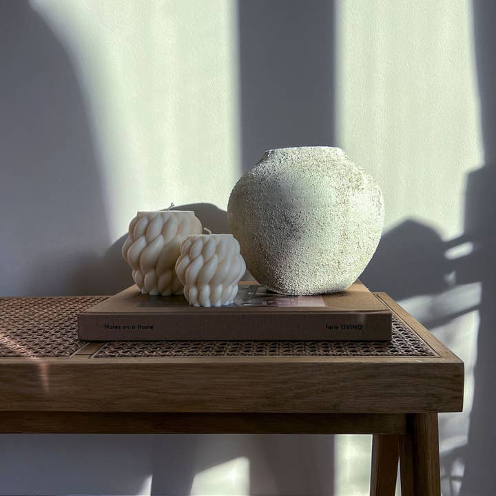 NOMA Studio - Vente Bougies originales - Bougie sculpture Karla Large – Cire de colza, H 11 cm1