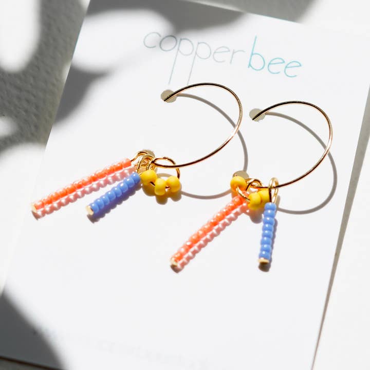 Sommer Farver Seed Bead Charm Hoops for engroshandel hos Copper Bee