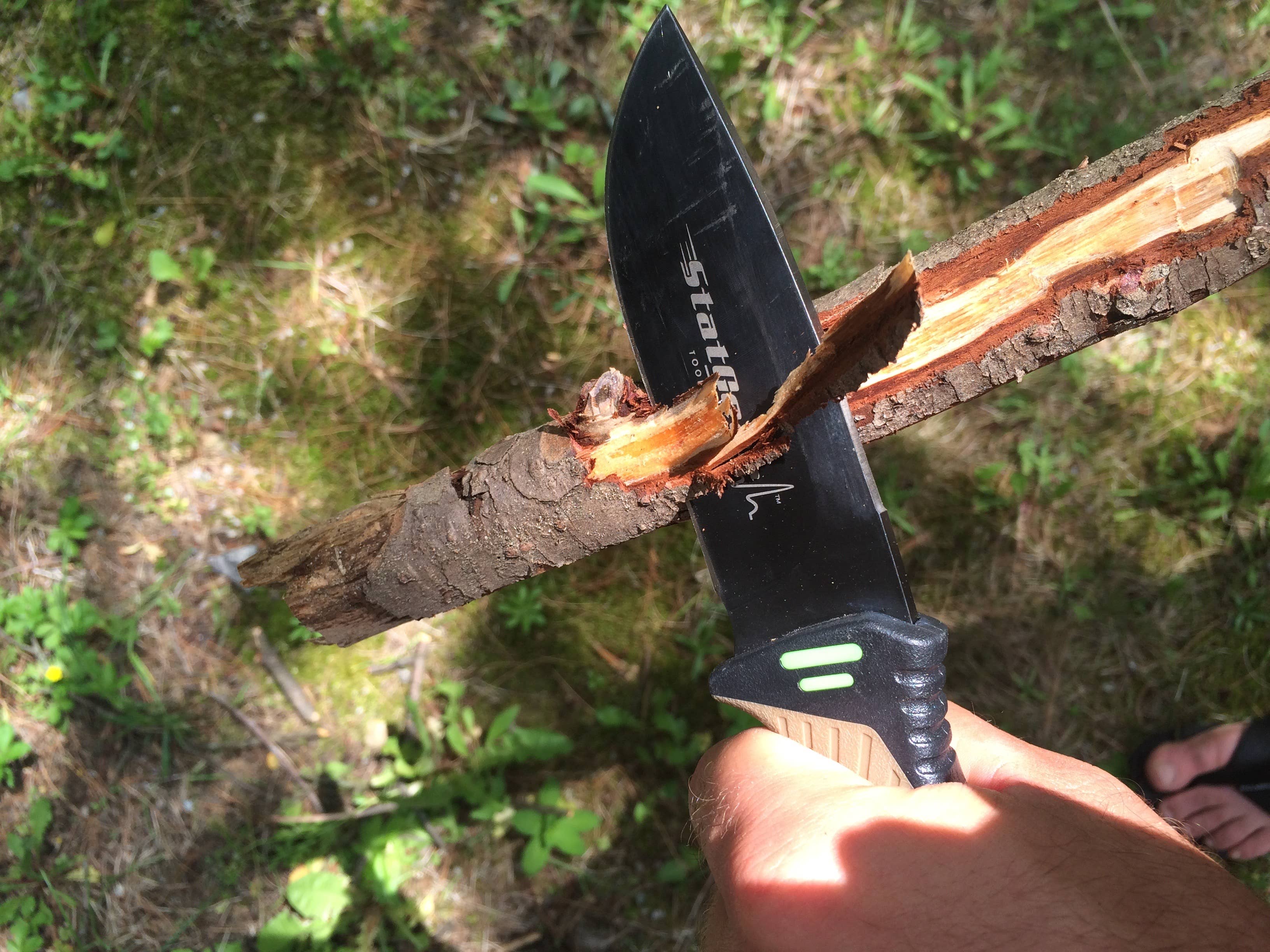 CurateNYC – wholesale Fickkniv/Hållare – Camping- och jaktöverlevnadskniv med eldstartare och slipsten4