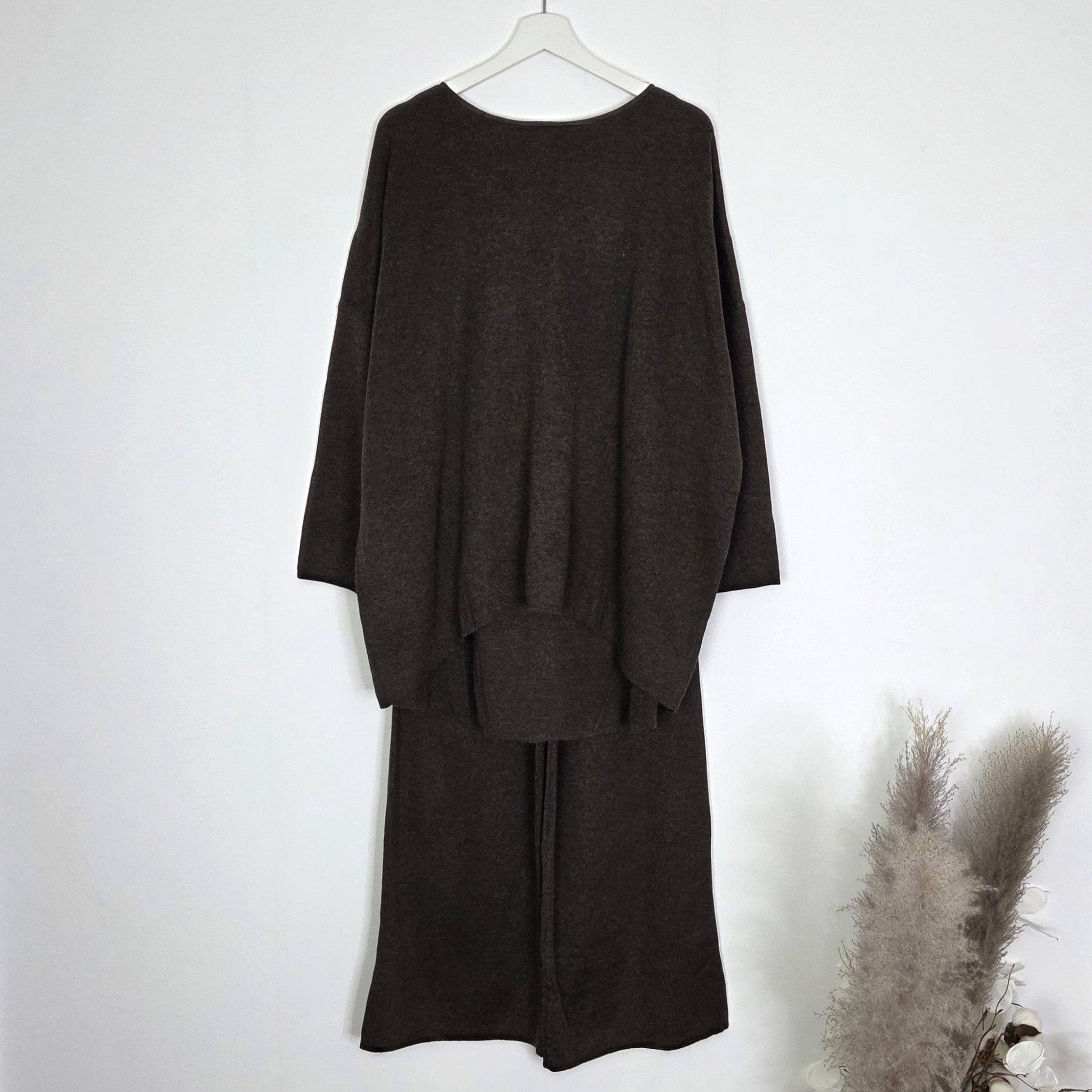 Tempest Designs – wholesale Top & pants set (NOT Loungewear) – Women's – Classic plain knitted Co-Ord with hi-lo top and trousers with pockets (M-L)3