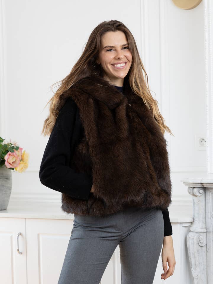 LINETA - Wholesale Outerwear Vest - Women's - F-3 Two-tone faux fur sleeveless jacket with hood