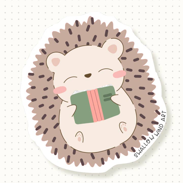 Autocollant en vinyle - Hérisson lisant un livre pour la vente par Swallow Wind Art