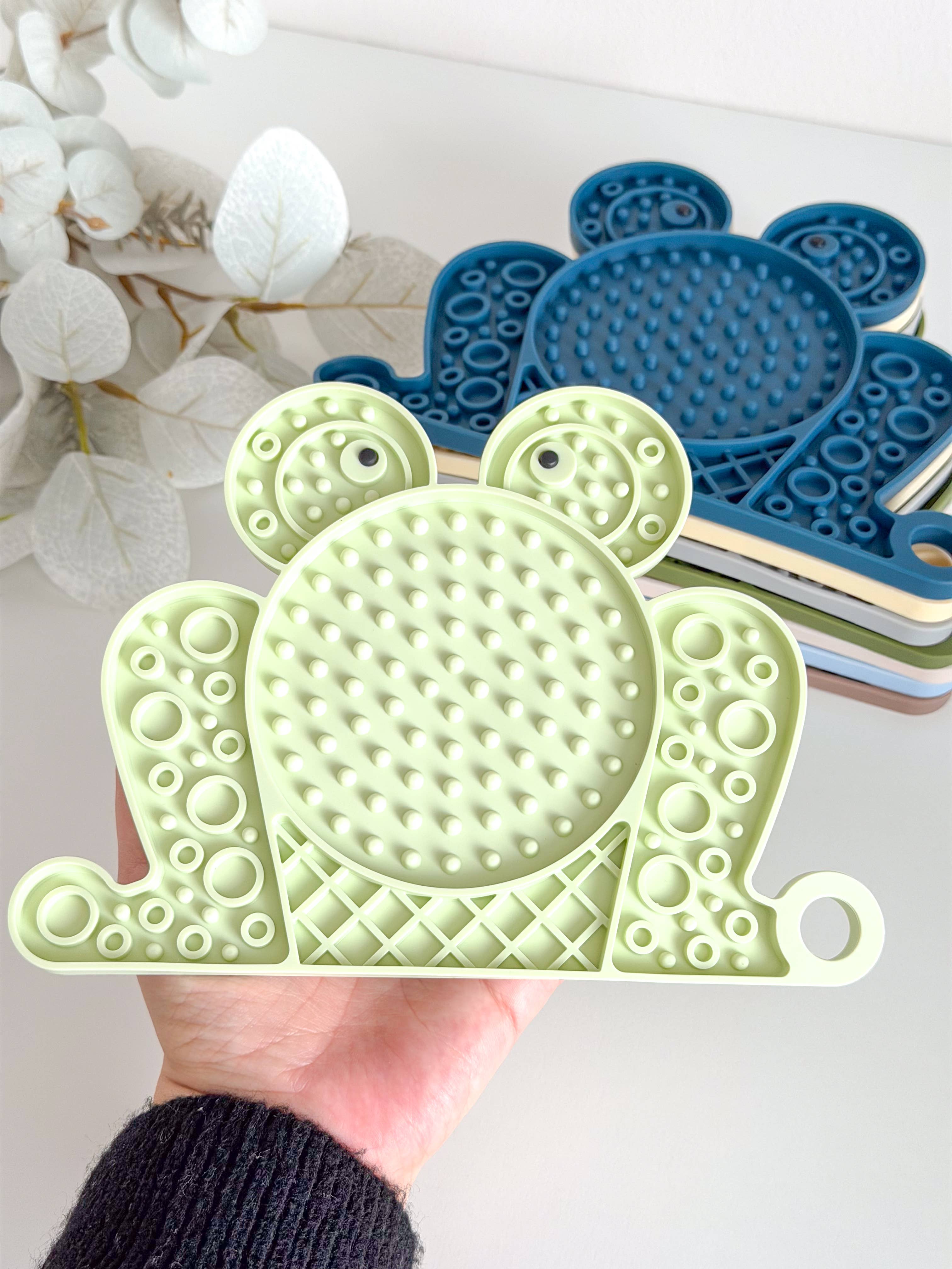 Doggotique - Wholesale Pet Food Mat - Dog - Frog licking mat, feeding mat for small dogs and cats6