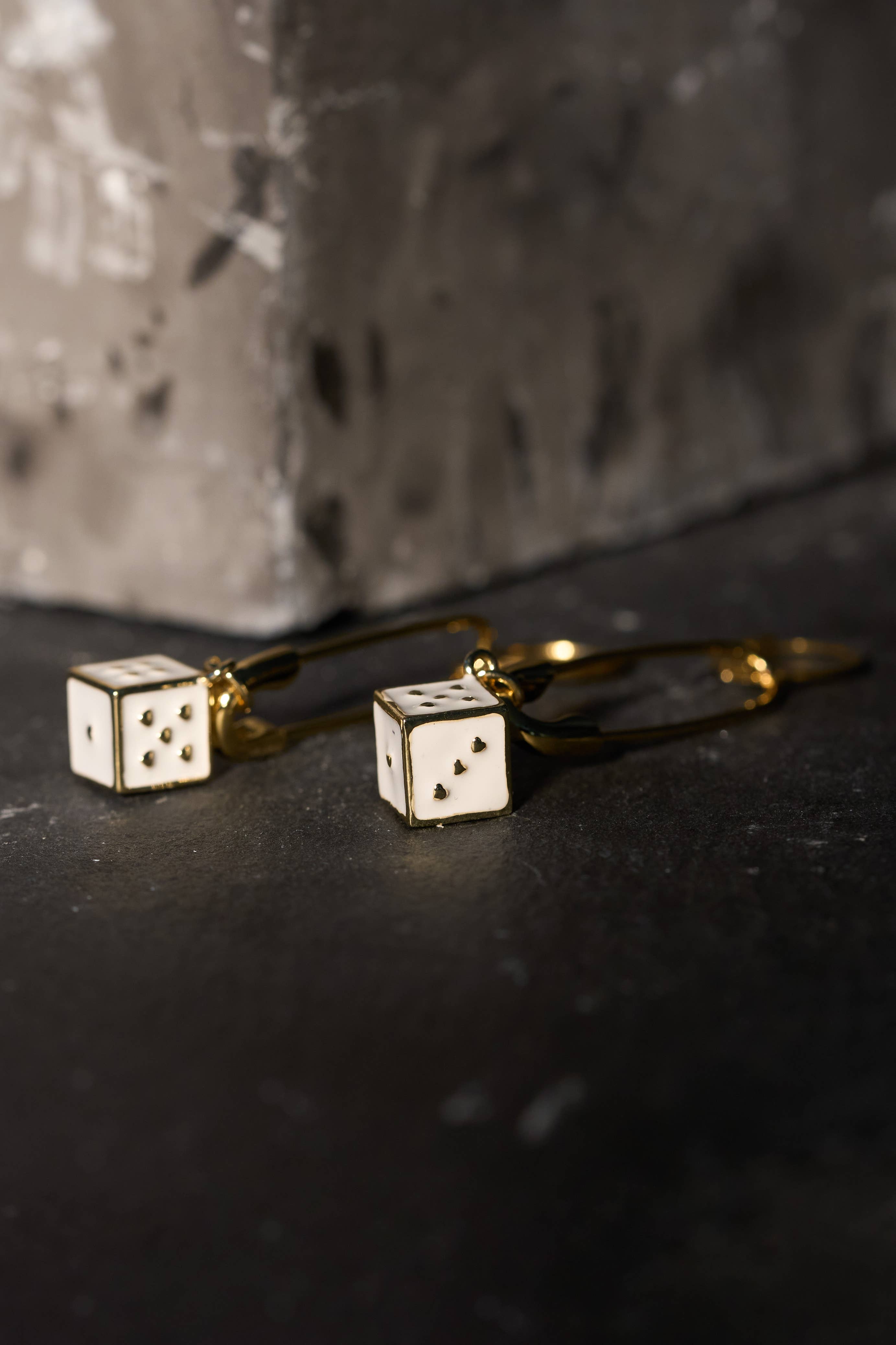 Peter and June – wholesale Hängande örhängen – High Roller Örhängen - 18K Guldpläterade5