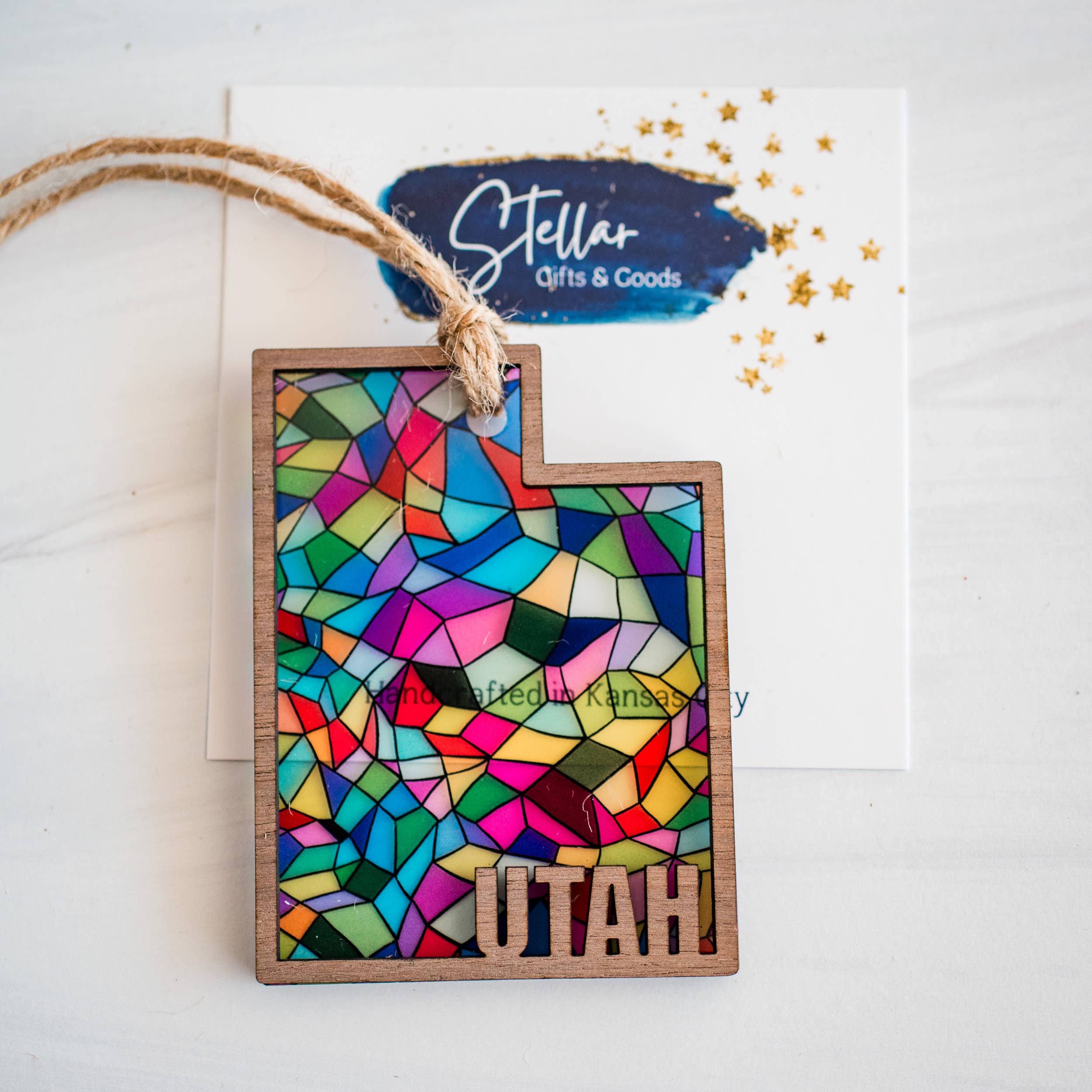 Stellar Gifts & Goods Wholesale - Vente Objets de décoration - Ornements - Vitrail Fête d'État - Noël Local34