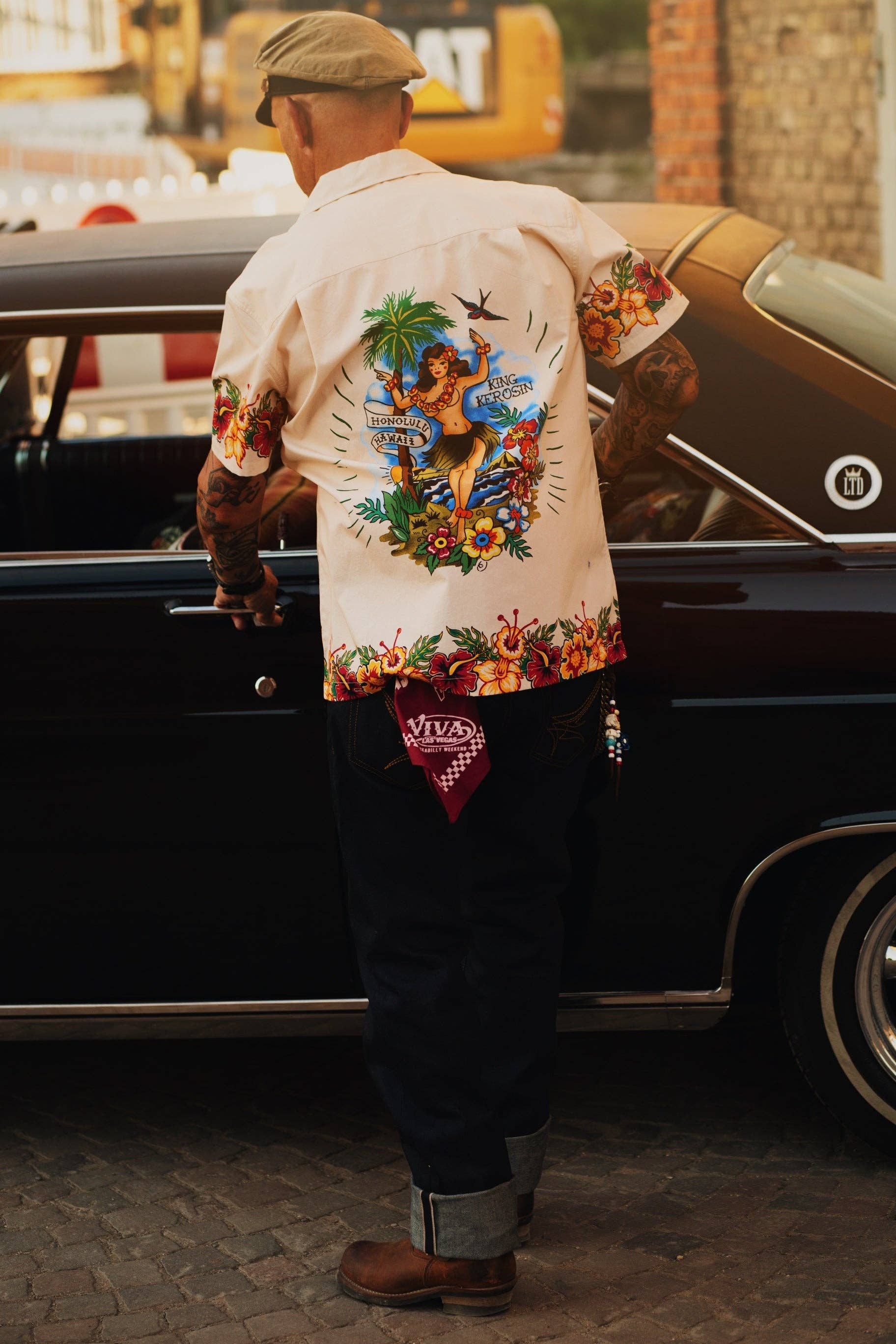 ecru Hawaiian organic cotton shirt “Honolulu Hawaii” for wholesale on Faire3