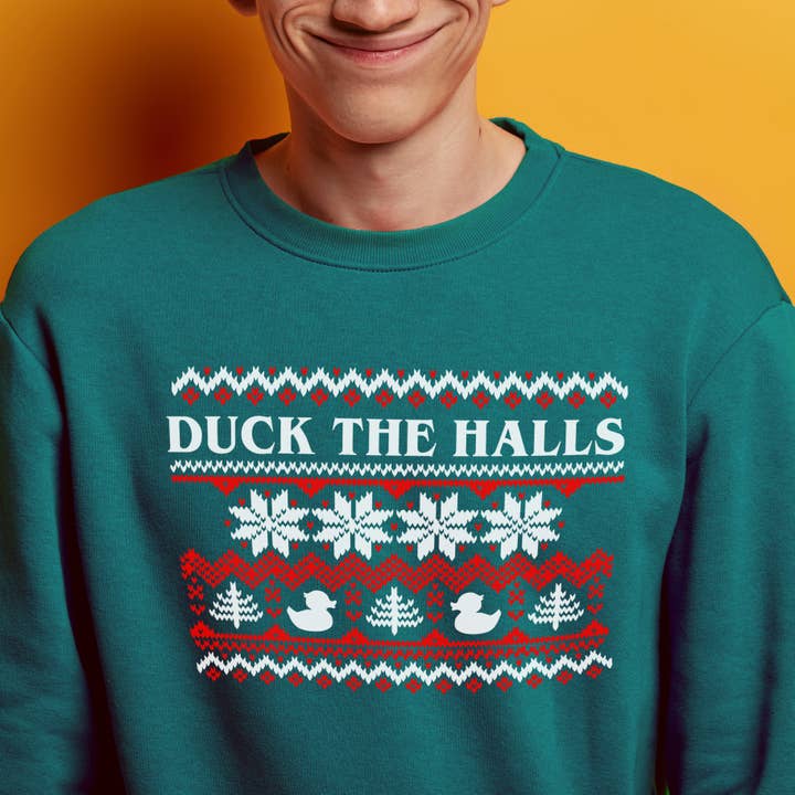 Jersey y camiseta Chrissmuss con estampado escandinavo de Duck the Halls para venta al por mayor de Dukki Gifts