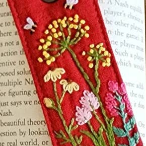 Quince Fables - Wholesale Bladwijzer - Vintage linnen bladwijzer met schattige bloemenborduursels1